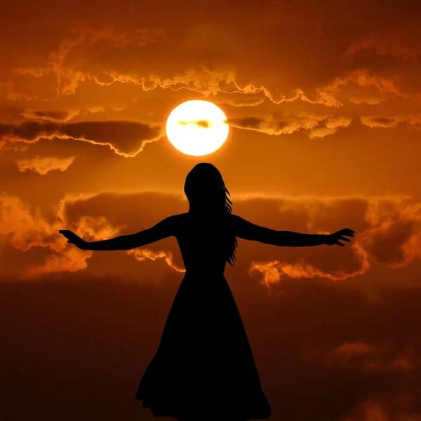 Spreading Arms Woman Sunset — Stock Photo, Image