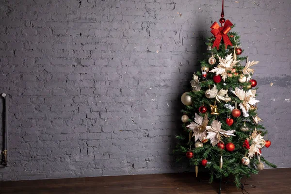 Classic Chrismass Tree Red Bals Bow Fornt Bricks Wall — Stock Photo, Image