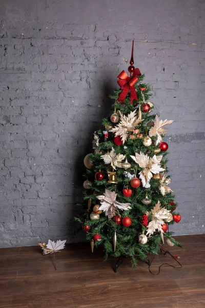 Classic Chrismass Tree Red Bals Bow Fornt Bricks Wall — Stock Photo, Image