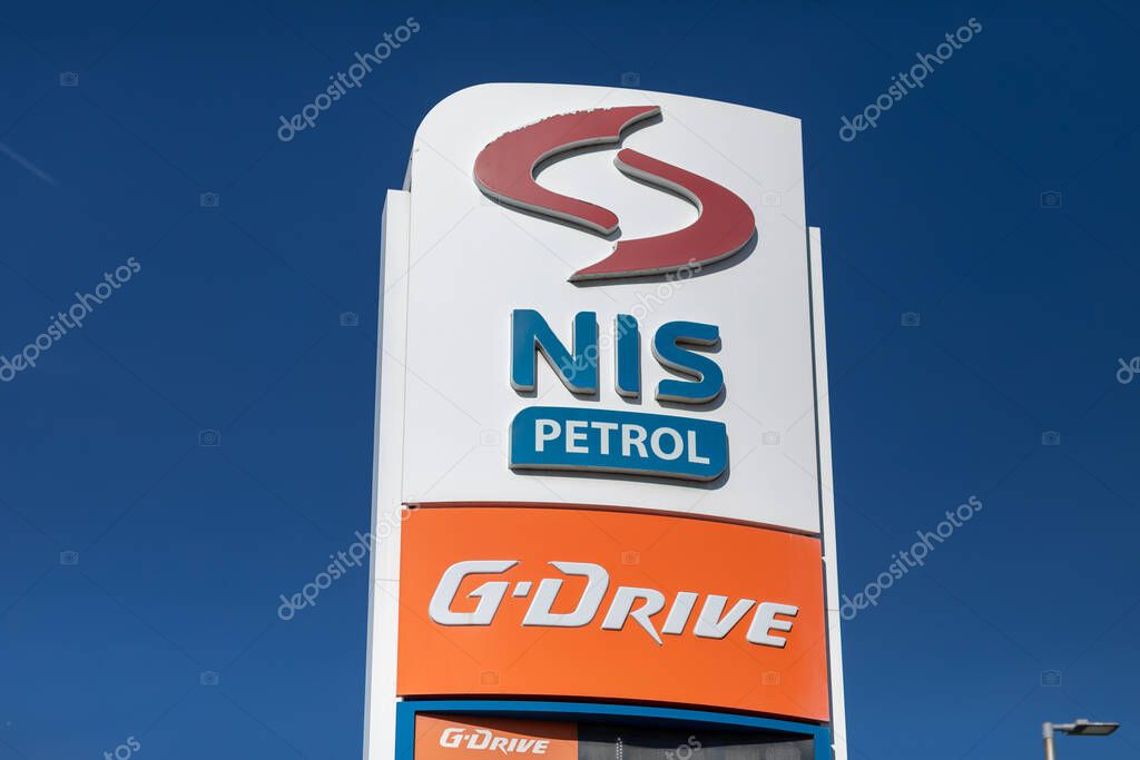 Valjevo, Serbia 24 de marzo de 2023 logotipo de la gasolinera NIS en