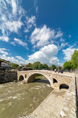 Bistrica, Kosova ve Sırbistan 'da Prizren şehir merkezindeki eski ortaçağ Köprüsü