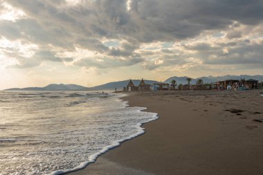 Ulcinj, Ada Bojana, Karadağ - 11 Haziran 2022: Ulcinj yakınlarındaki Karadağ 'ın güneyindeki ünlü kumsal