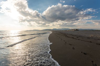 Ulcinj, Ada Bojana, Karadağ - 11 Haziran 2022: Ulcinj yakınlarındaki Karadağ 'ın güneyindeki ünlü kumsal