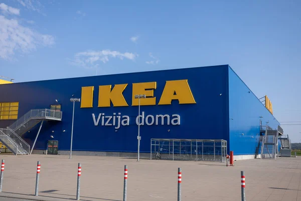 Белград Сербія Жовтня 2023 Року Жовтий Логотип Ikea Синьому Магазині — стокове фото