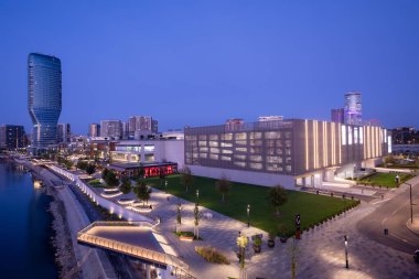 Belgrad, Sırbistan - 5 Ekim 2023: Belgrad Rıhtımı - Sava Nehri kıyısında yeni bir lüks mahalle