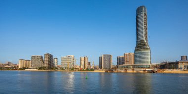 Belgrad, Sırbistan - 5 Ekim 2023: Belgrad Rıhtımı - Sava Nehri kıyısında yeni bir lüks mahalle