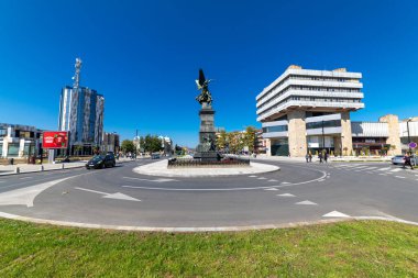 Krusevac şehir merkezi. Krusevac 'ın merkezinde bulunan Kosova Kahramanları Anıtı (Kosova Savaşı 1389). Sırbistan