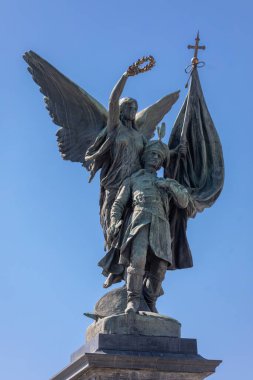 Krusevac şehir merkezi. Krusevac 'ın merkezinde bulunan Kosova Kahramanları Anıtı (Kosova Savaşı 1389). Sırbistan