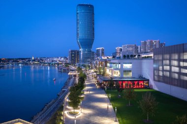 Belgrad, Sırbistan - 5 Ekim 2023: Belgrad Rıhtımı - Sava Nehri kıyısında yeni bir lüks mahalle