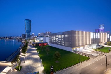 Belgrad, Sırbistan - 5 Ekim 2023: Belgrad Rıhtımı - Sava Nehri kıyısında yeni bir lüks mahalle