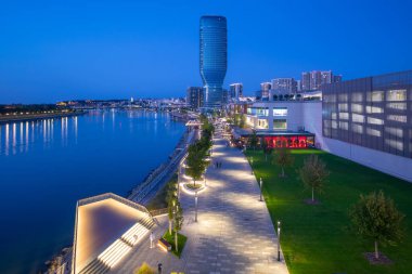 Belgrad, Sırbistan - 5 Ekim 2023: Belgrad Rıhtımı - Sava Nehri kıyısında yeni bir lüks mahalle