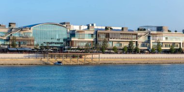 Belgrad, Sırbistan - 5 Ekim 2023: Belgrad Rıhtımı - Sava Nehri kıyısında yeni bir lüks mahalle