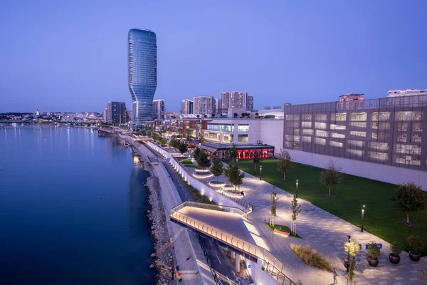 Belgrad, Sırbistan - 5 Ekim 2023: Belgrad Rıhtımı - Sava Nehri kıyısında yeni bir lüks mahalle