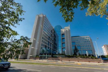 Novi Sad, Sırbistan - 10 Eylül 2023: Gazprom Neft Nis Petrol Rafineri Şirketi Binası Novi Sad.