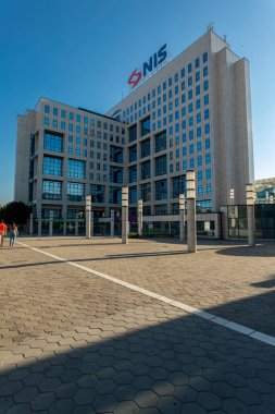 Novi Sad, Sırbistan - 10 Eylül 2023: Gazprom Neft Nis Petrol Rafineri Şirketi Binası Novi Sad.