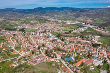 Sırbistan 'ın Zlatibor diskoteğine bağlı Kosjeriç' in Hava Aracı Görünümü