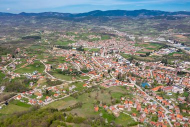 Sırbistan 'ın Zlatibor diskoteğine bağlı Kosjeriç' in Hava Aracı Görünümü