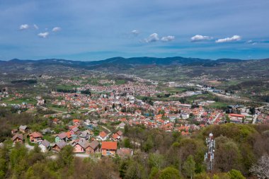 Sırbistan 'ın Zlatibor diskoteğine bağlı Kosjeriç' in Hava Aracı Görünümü