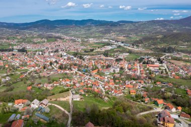 Sırbistan 'ın Zlatibor diskoteğine bağlı Kosjeriç' in Hava Aracı Görünümü