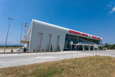 Krallık, Sırbistan - 27 Haziran 2025: Uluslararası Havalimanı Morava, Ladjevci, Krallık ve Sırbistan 'ın Cacak kenti yakınları