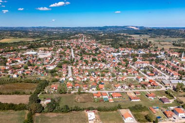 Mionica, Batı Sırbistan 'ın Kolubarski diskotekli bir kasabası. Hava Aracı Görünümü