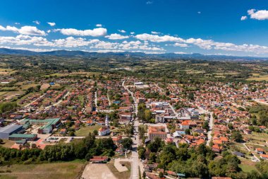 Mionica, Batı Sırbistan 'ın Kolubarski diskotekli bir kasabası. Hava Aracı Görünümü