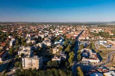 Obrenovac - Belgrad ve Kolubara ve Sava nehri yakınlarındaki Sırp kentinin panoramik hava manzarası