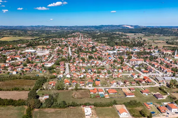 Mionica, Batı Sırbistan 'ın Kolubarski diskotekli bir kasabası. Hava Aracı Görünümü