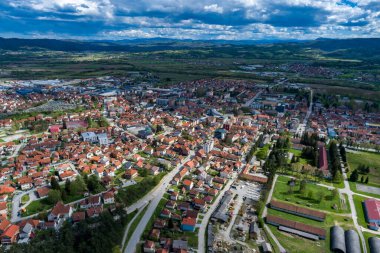 Pozega Uzicka ve panorama drone Sırbistan 'ın havadan görüntüsü
