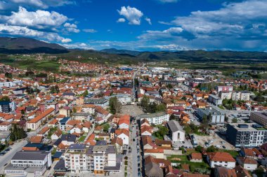 Pozega Uzicka ve panorama drone Sırbistan 'ın havadan görüntüsü