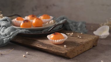 Portekiz 'in Alcobaca şehrinden geleneksel Portekiz tatlısı Castanha De Ovo.