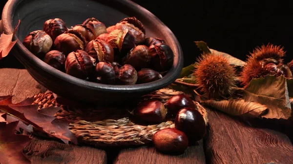 Roasted Chestnuts Rustic Wooden Table Autumn Leaves Background — Stock Photo, Image