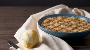 Aletria klasik bir Portekiz vermicelli pudingidir ve bu geleneksel olarak Noel zamanı servis edilir. Bu Portekiz 'in en sevdiği pudinglerden biri..