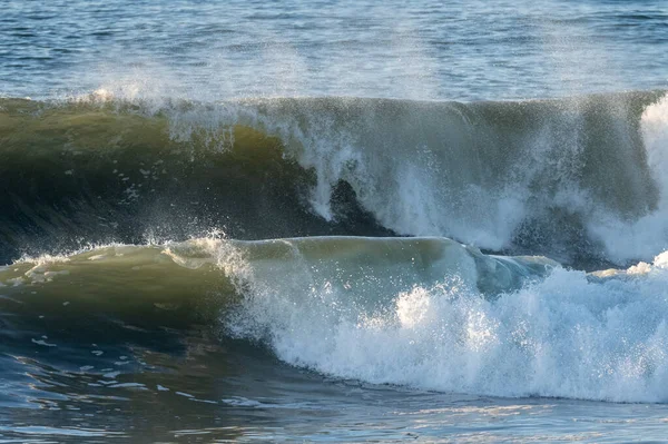 Атлантические Волны Фурадору Овар Португалия — стоковое фото