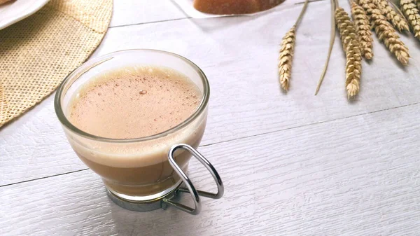 Завтрак Хлебными Тостами Маслом Молоком Кофе — стоковое фото