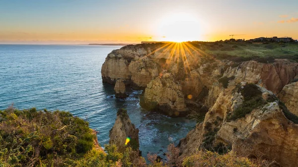Pôr Sol Sobre Falésias Praias Por Oceano Atlântico Lagos Algarve — Fotografia de Stock