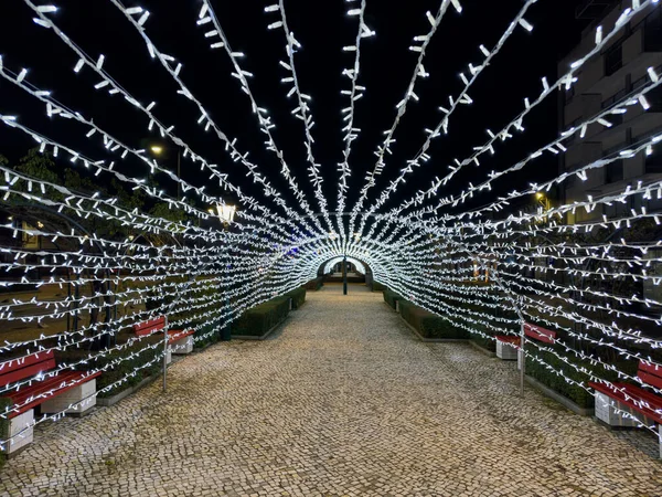 葡萄牙奥瓦尔街道上的圣诞灯饰 — 图库照片