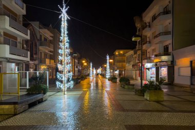 Furdouro 'nun sokaklarında Noel Aydınlanması - Ovar, Portekiz.
