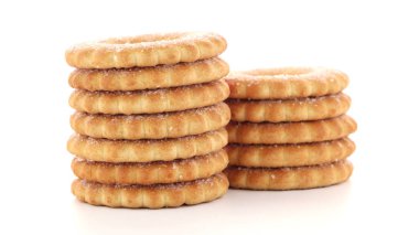 Yüzük kurabiye kazık beyaz bir arka plan üzerinde izole.