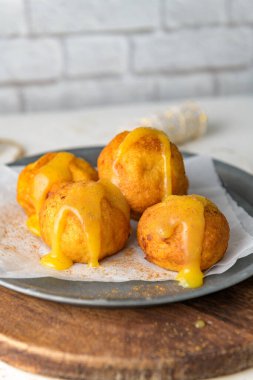Rabanada 's poveiras with egg cream and tarnamon on on a kitchen counter during the Christmas season.
