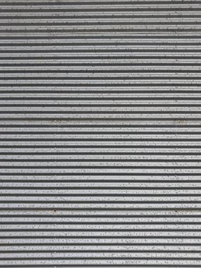 Oluklu metal doku yüzey arkaplanı. Alüminyum çinko kaplama dokusu eğri.