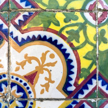 Klasik azulejos, geleneksel Portekiz fayansları.