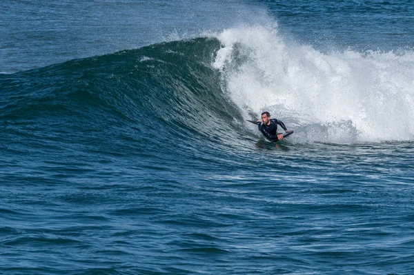 Bodyboarder Surfing Ocean Fala Słoneczny Zimowy Dzień — Zdjęcie stockowe