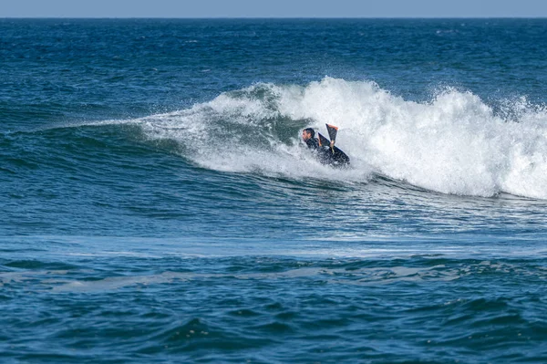 Bodyboarder Surft Auf Der Meereswelle Einem Sonnigen Wintertag — Stockfoto