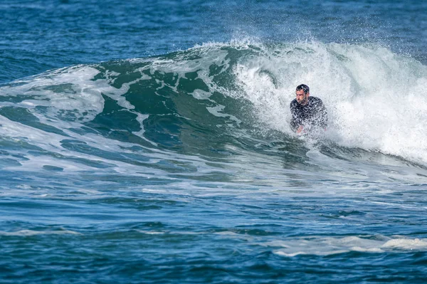 Bodyboarder Surfen Oceaan Golf Een Zonnige Winterdag — Stockfoto