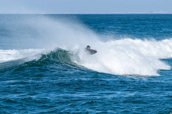 Океанский Серфингист Солнечный Зимний День — стоковое фото