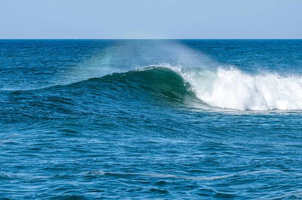 Атлантические Волны Фурадору Овар Португалия — стоковое фото
