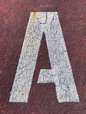 A harfi kaldırıma yazıldı..