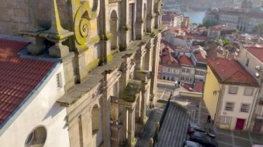 PORTO, PORTUGAL - CIRCA Nisan 2023: Se do Porto yakınlarındaki Convento dos Grilos cephesinin görüntüsü.