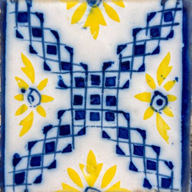 Eski geleneksel Portekiz azulejos, boyalı seramik döşeme.
